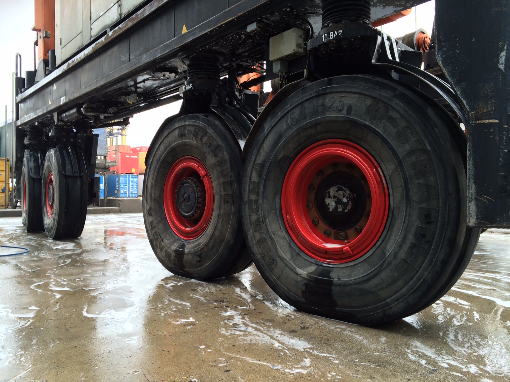 dummy-M-Straddle-Rotterdam1