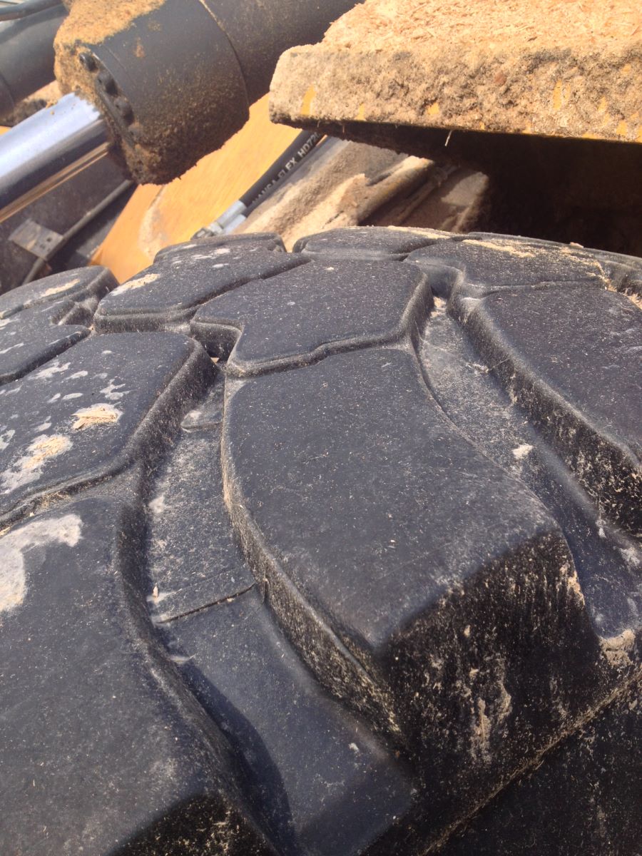 dummy-Magna-23.5R25-MA02-3