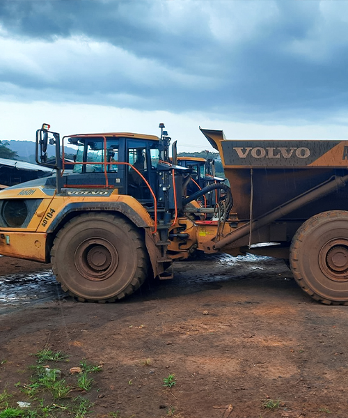 MA02F earthmoving tyre for scrapers, graders, and articulated dump trucks (ADT), providing durability and optimal traction in harsh working environments.