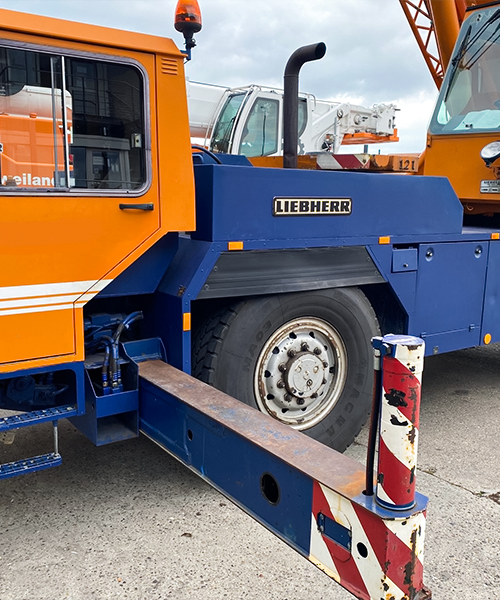 MA03 equipped on a mobile crane, designed for maximum grip, wear resistance, and stability on construction and industrial sites.