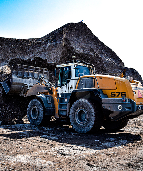 MA05 earthmoving tire fitted on a Wheel Loader, providing excellent traction, stability, and durability for demanding job sites.