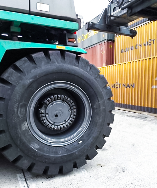 MB01 reach stacker tire equipped on a reach stacker, built for maximum performance and reliability in heavy-duty container handling.