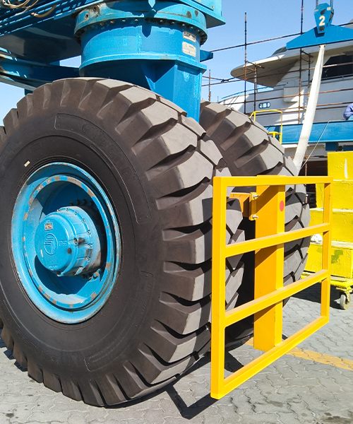 MR480 tire fitted on a boat lift in port operations, ensuring high stability, durability, and load capacity.
