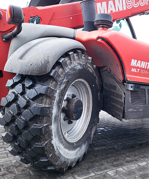 The MR400 construction tire equipped on a telehandler, delivers superior traction, durability, and stability for construction and material-handling tasks.